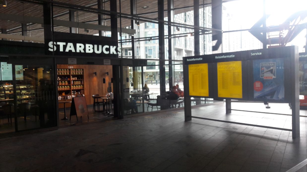 Starbucks-ingang Rotterdam Centraal