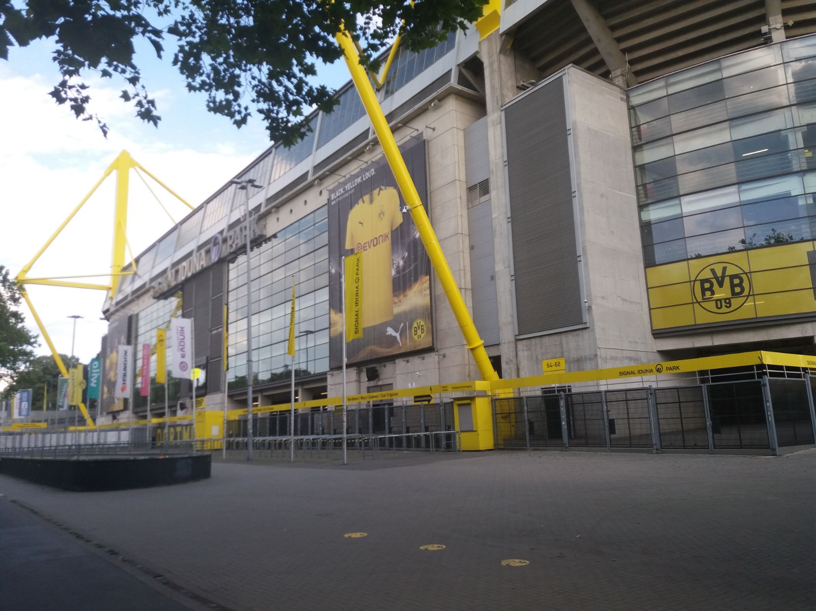 Borussia Dortmund-Dortmund Signal Iduna station